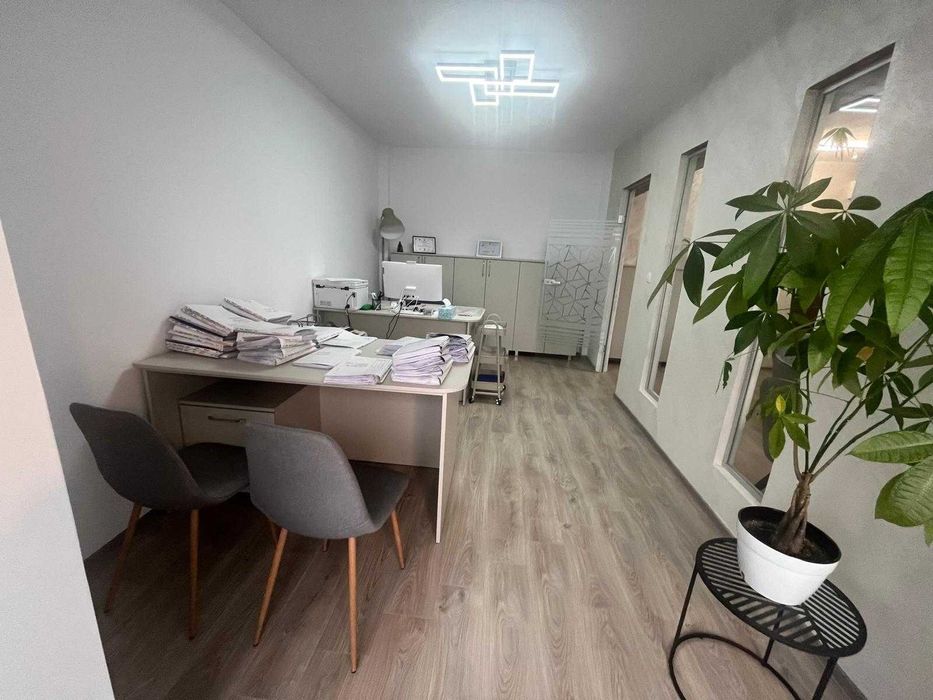 Birou ultracentral,doi in unu