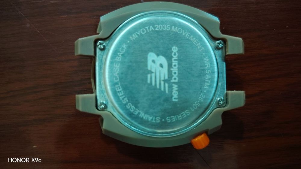 Оригинальные часы от фирмы NB