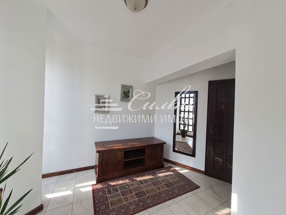 Дава се под наем Двустаен апартамент в Шумен, Център - 80 кв.м за 357 € - Снимка #11