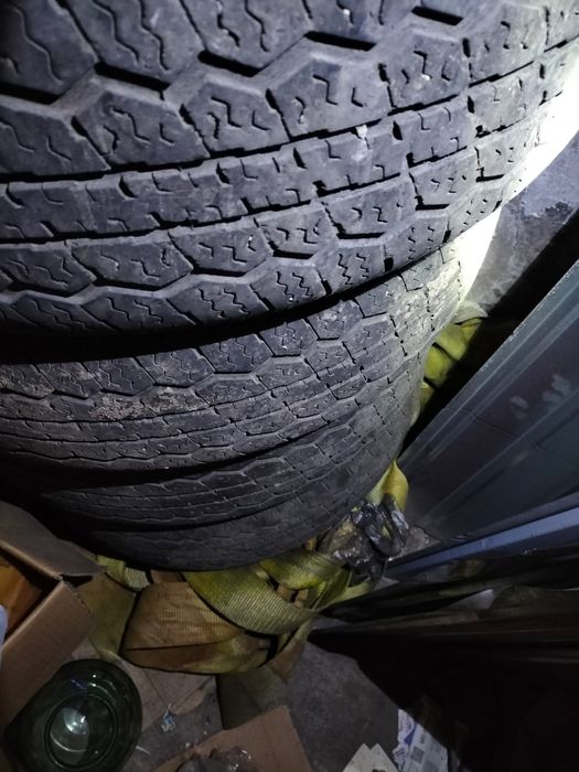 Продам резину r16  245 ,70