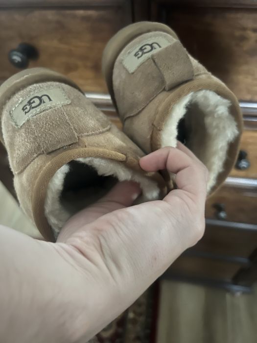 Ghete UGG maro blana
