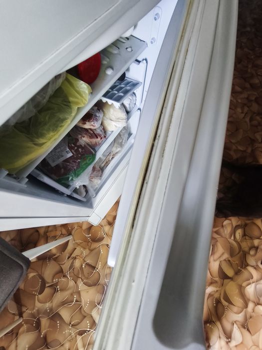 Продам холодильник Indesit