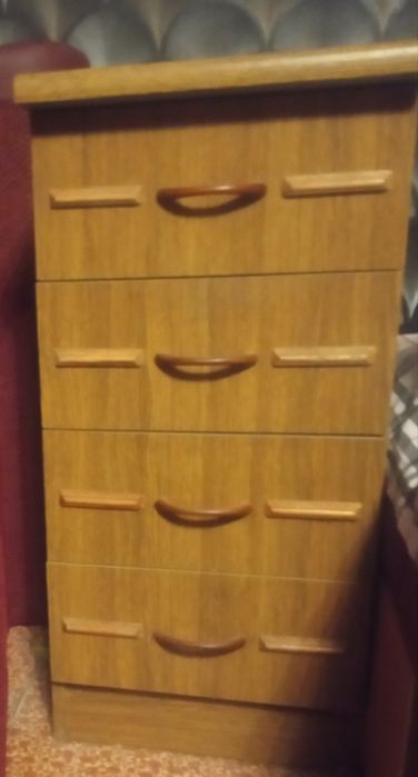 Комод пластиковый большой, второй из дерева