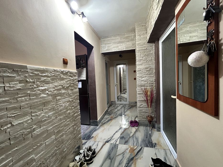 Vând apartament 3 camere, zona 0 Târgu Jiu