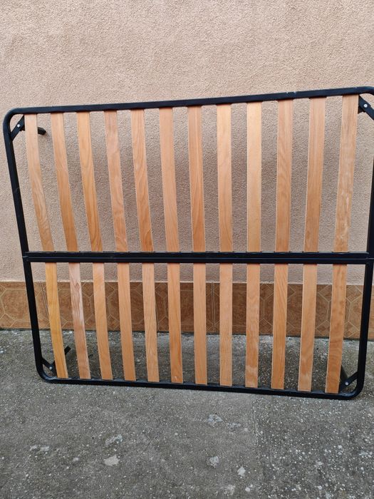 Comodă cu trei sertare și somieră cu picioare