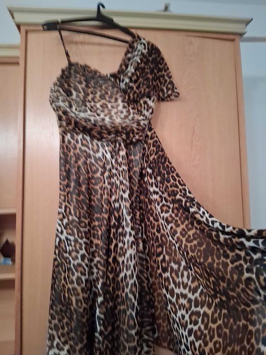 Перфектна рокля сатен XS размер