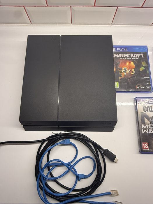 PS4 1TB + 5 игри