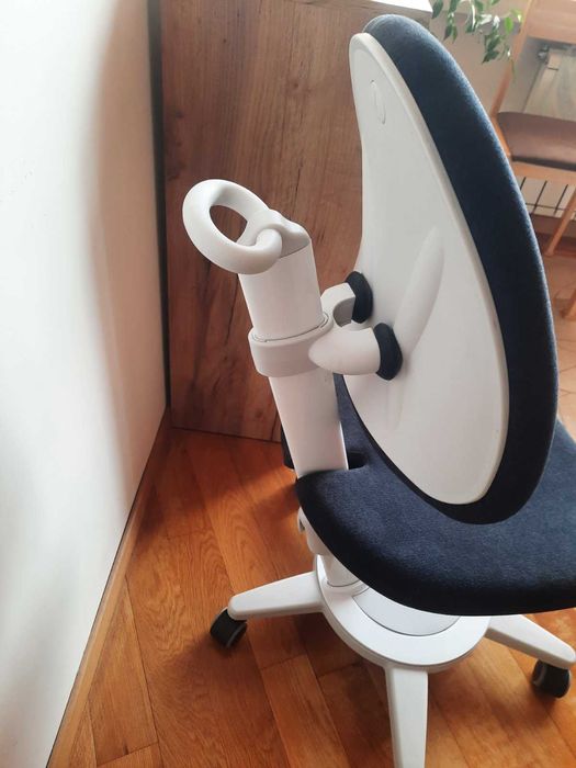 Стол за бюро подходсш за деца,, ергономичен