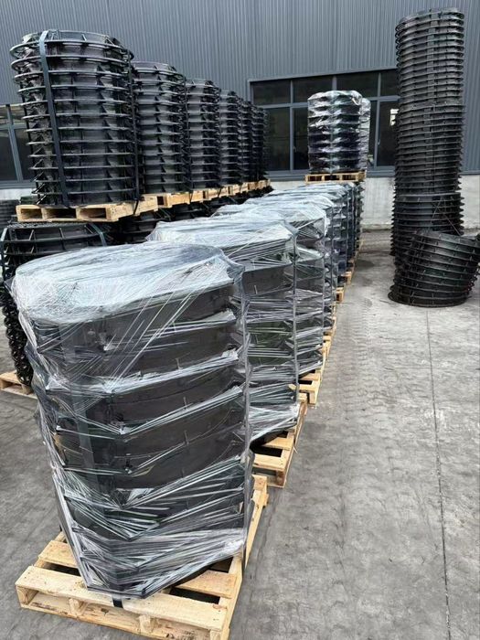 Люк чугунный новый