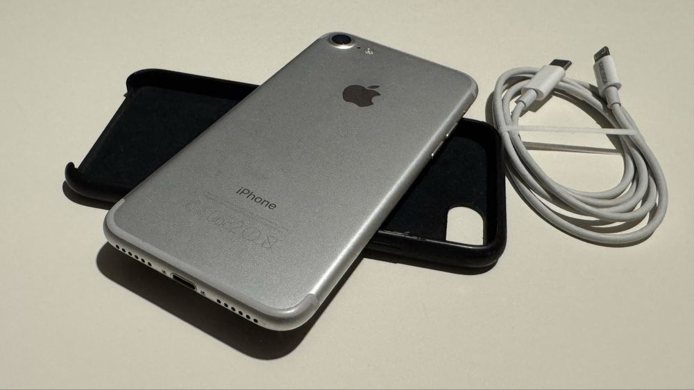Apple iPhone 7 silver 128GB baterie 100%