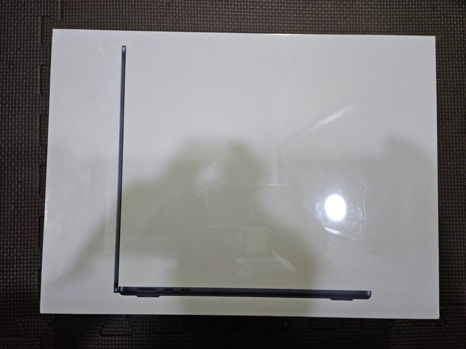 MacBook Air M2 13 dyum midnight blue (16GB/512GB) yangi sotiladi