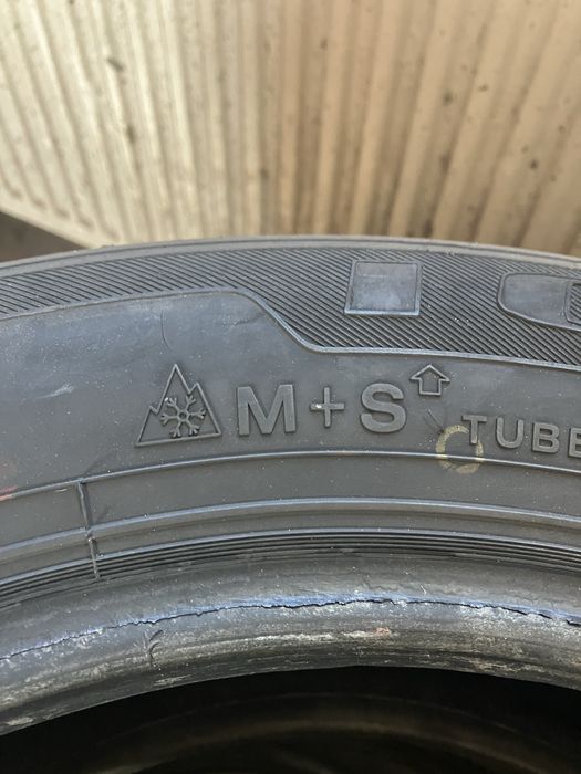 Vând două anvelope iarnă Pirelli