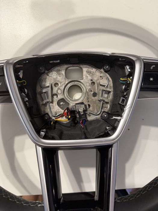 Volan Audi A6 C8 / A7 4K / A8 D5 S-Line Original | Încălzire | Perforat | 3 Spițe | 1400 Lei