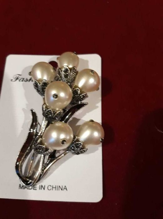 Брошки различни модели