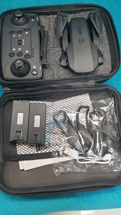Drona Noua cu Camera Hd – 2 baterii, telecomanda, accesorii de rezerva