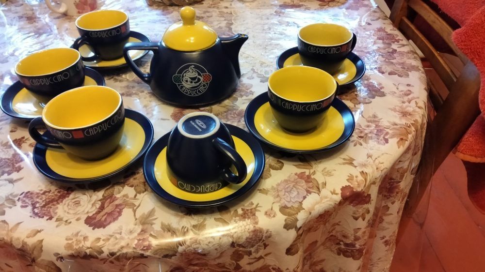 Продам чайники и чайный набор.