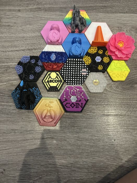 Продавам лаб койни