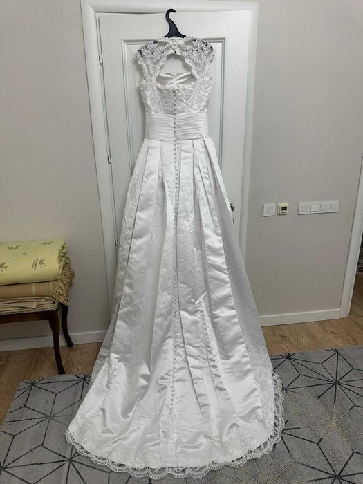 Продам элегантное свадебное платье