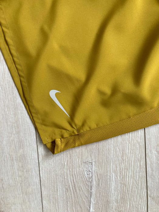 Найк Nike Challenger Dri Fit къси панталони къс панталон шорти L