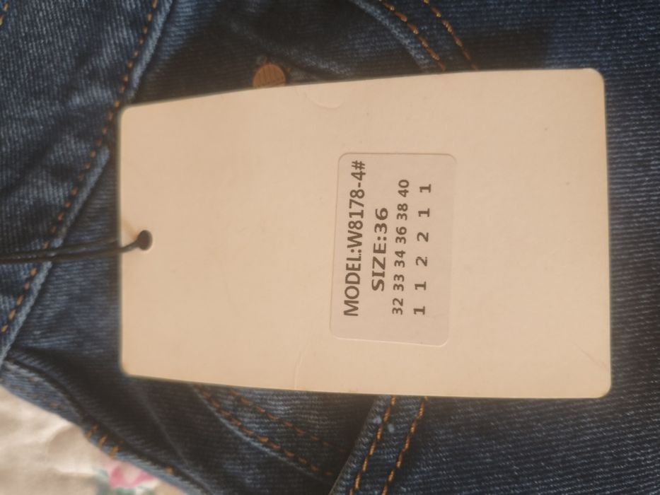 Продам джинсы обсалютно новые