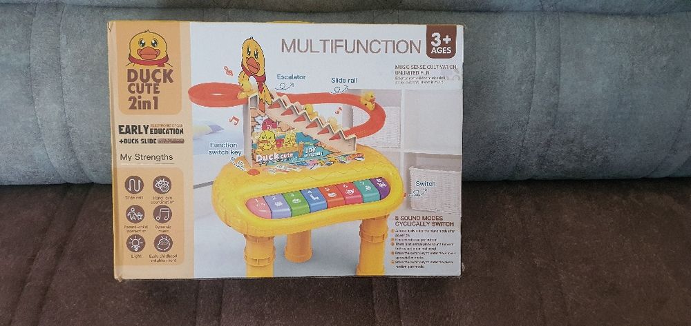 Боллар учун уйинчок янги коробкасида