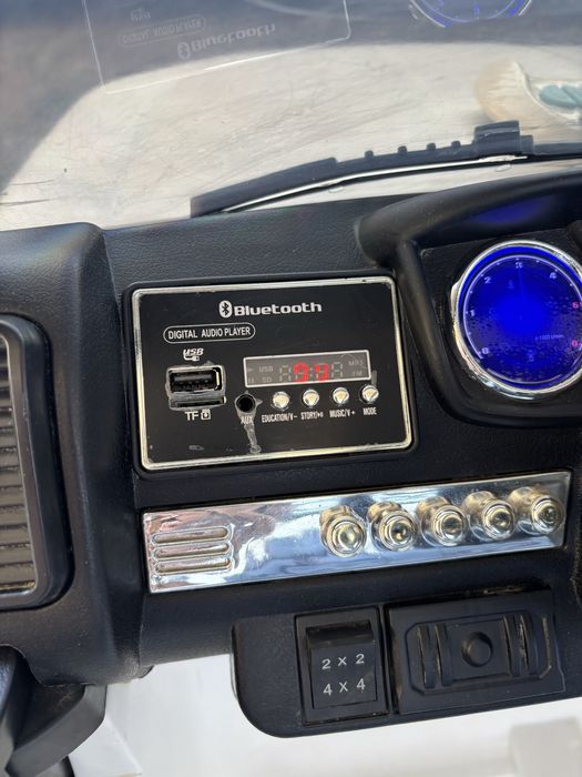 Masinuta electrica ford ranger 4x4