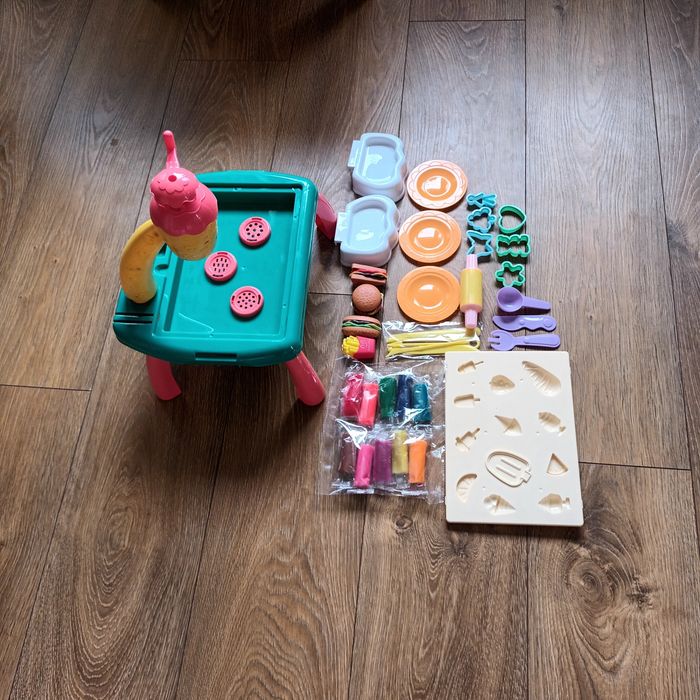 Маса за игра с пластилин 44 части