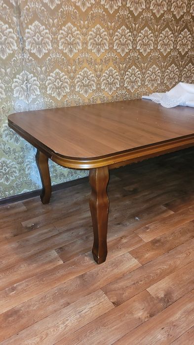 Продаются стол и стулья