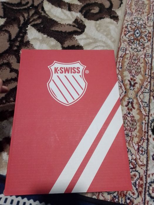 38 размер кросовка спортивный из Амереки  превезли женские оригинал.