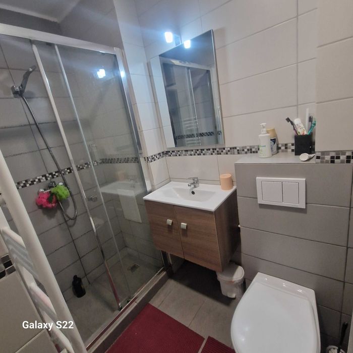 Proprietar, închiriez apartament pe Aleea Parcului.