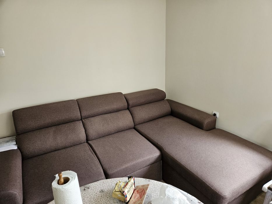 2 бр дивани първият се разтяга  има и ракла размери 250/ 95 втория 220