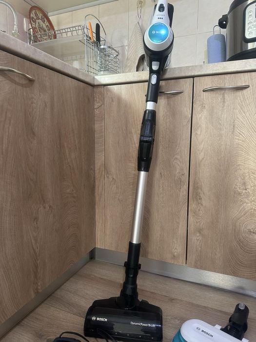 Вертикална Прахосмукачка Bosch Unlimited Aqua 7