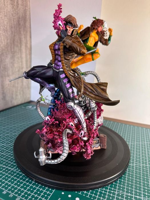 Диорама X- Men: Gambit and Rogue