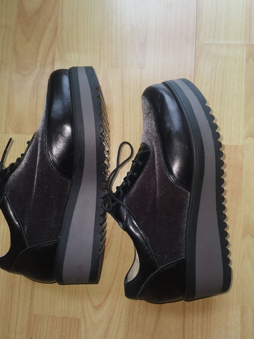 Дамски обувки на платформа