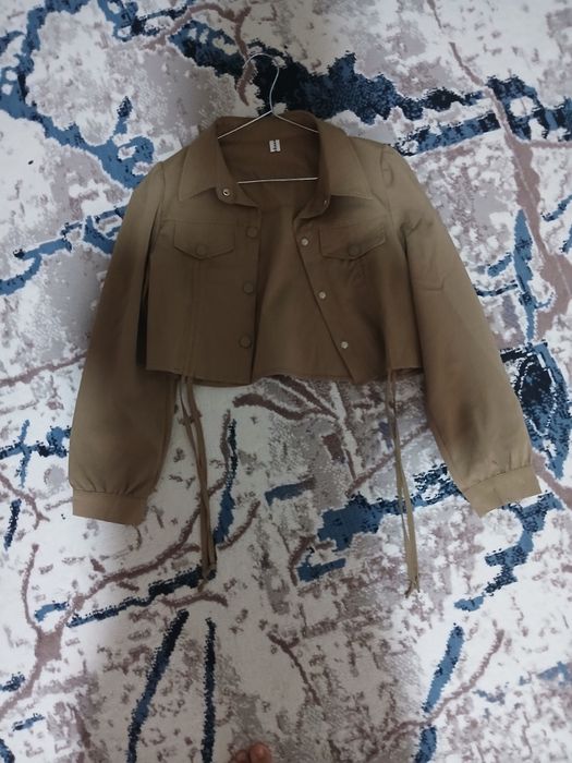 Chiroyli koʻylaklar sotuvda