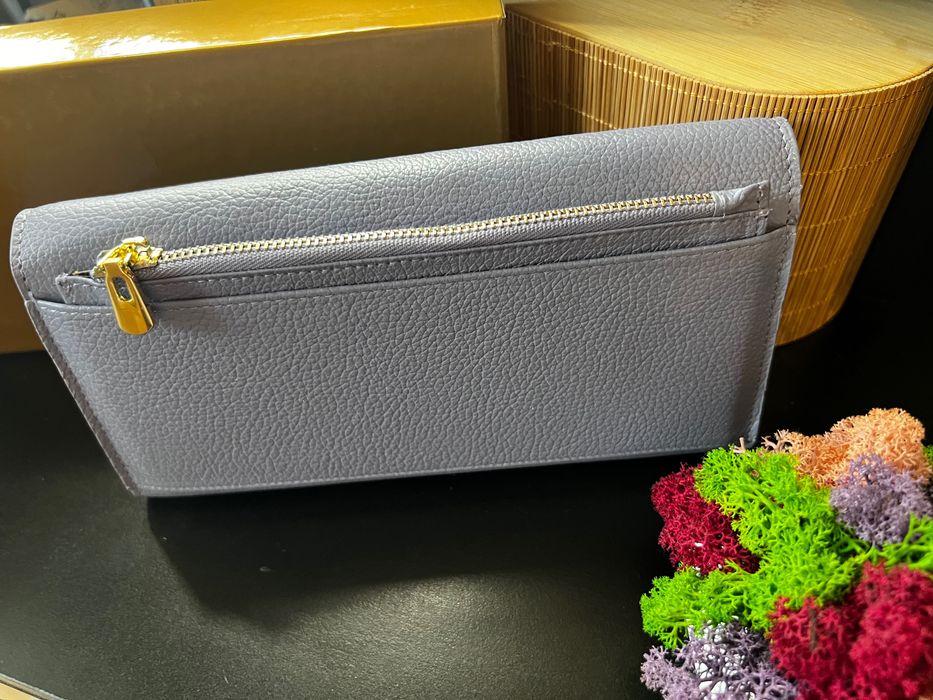 Продавам чисто нови дамски протмонета