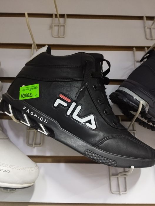 Продам мужские кроссовки