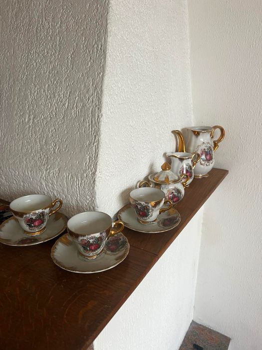 Красив старинен  сервиз за кафе