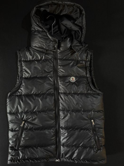 Нов Moncler елек М размер