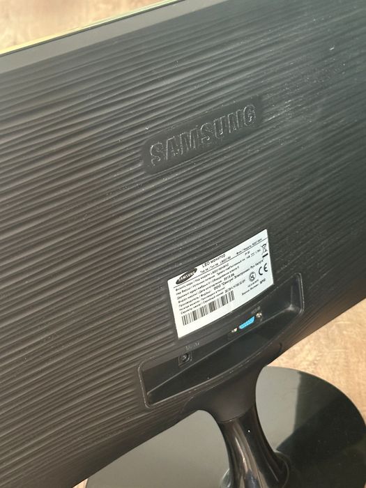 Продам мониторы 22" и 19"