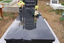 Vând cavouri, cripte, borduri, troițe