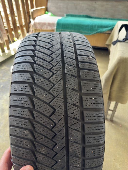 Зимна гума continental 245/45/18