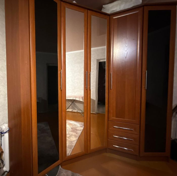 Шкаф угловой и тахта