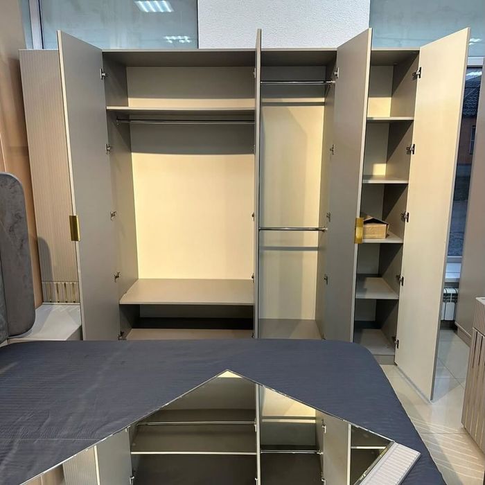 Спальный гарнитур