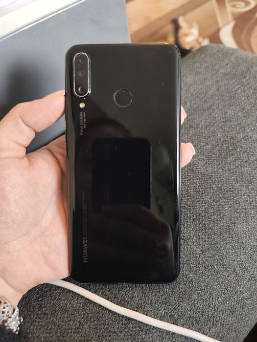 Продавам телефон Huawei P30 lite