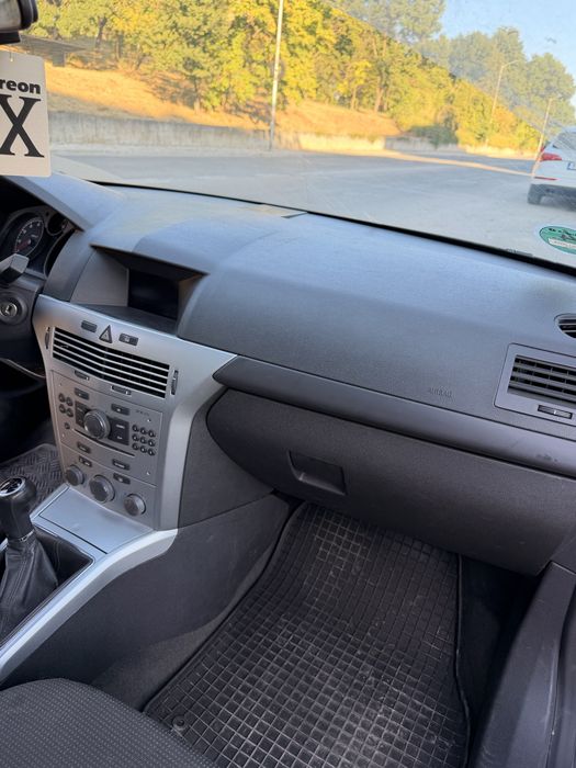 Продавам Opel Astra 1.6