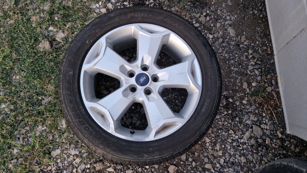 Алуминиеви джанти с гуми