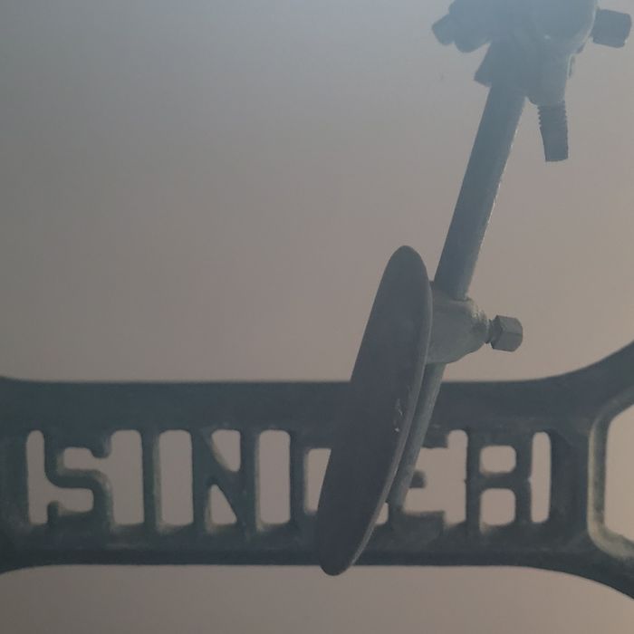 Стар Сингер работещ.