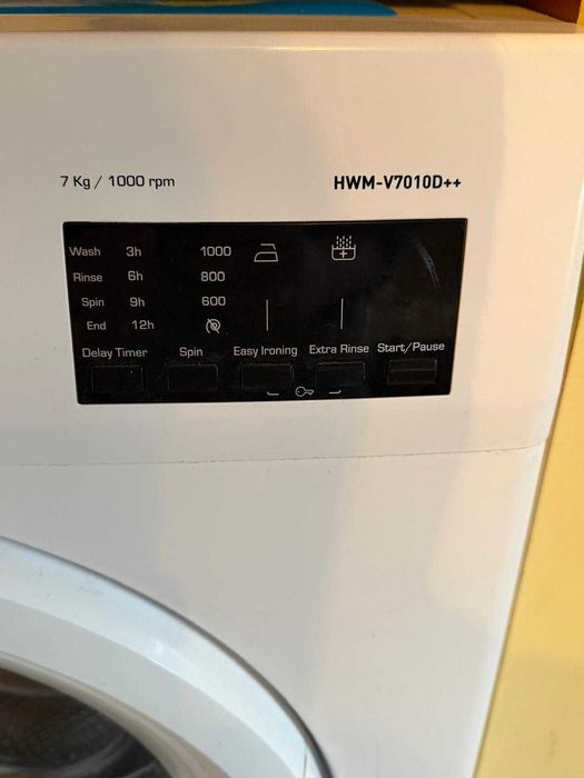 Mașina de spălat rufe Heinner cu o capacitate de 7 kg frigider ZANUSSI