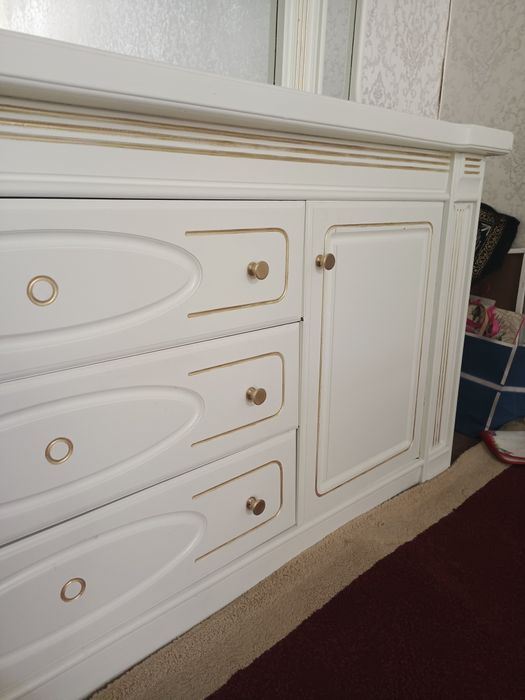 Продам комод и шкаф для посуды